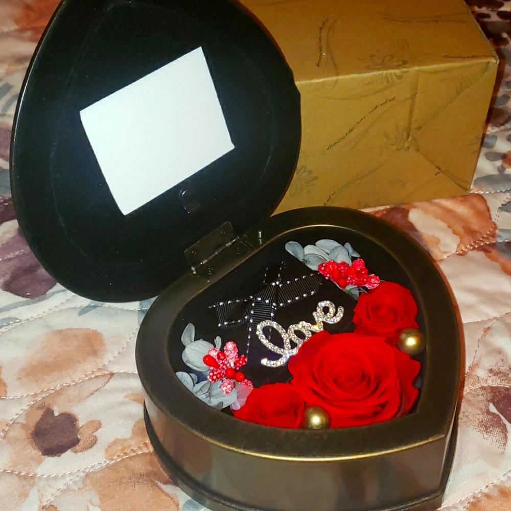 Musical box "Love the greatest gift"